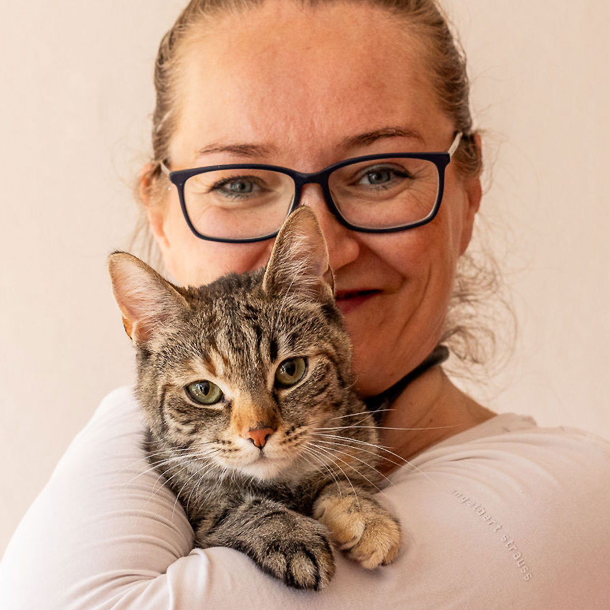 Kristina Iffland mit ihrer Katze